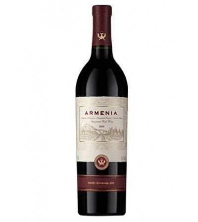 Armenien Red Semi-Dry Rotwein halbtrocken in rubinroter Flasche mit Etikett aus Vayots Dzor. Fruchtiger Wein, ideal zu Fleisch und Käse.