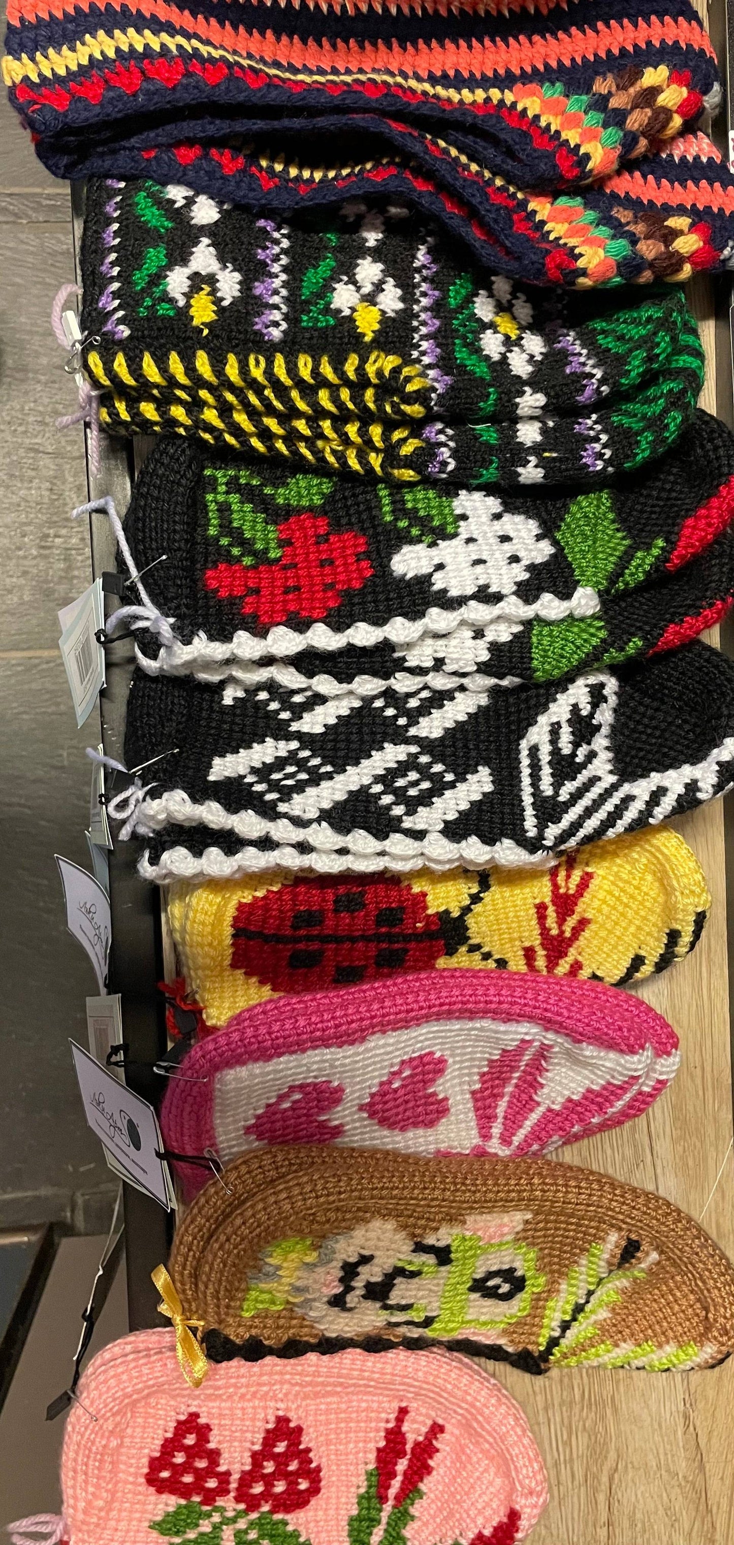 Bunte Wollsocken Kinder Erwachsene mit traditionellen Mustern in Größen 26-37. Ideal für Komfort und Wärme im Alltag.